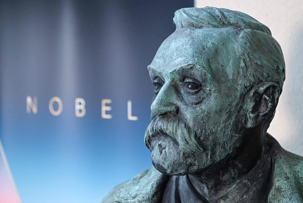 Người sáng lập Giải thưởng Nobel, Alfred Nobel, được mệnh danh là “kẻ lang thang giàu có nhất thế giới”