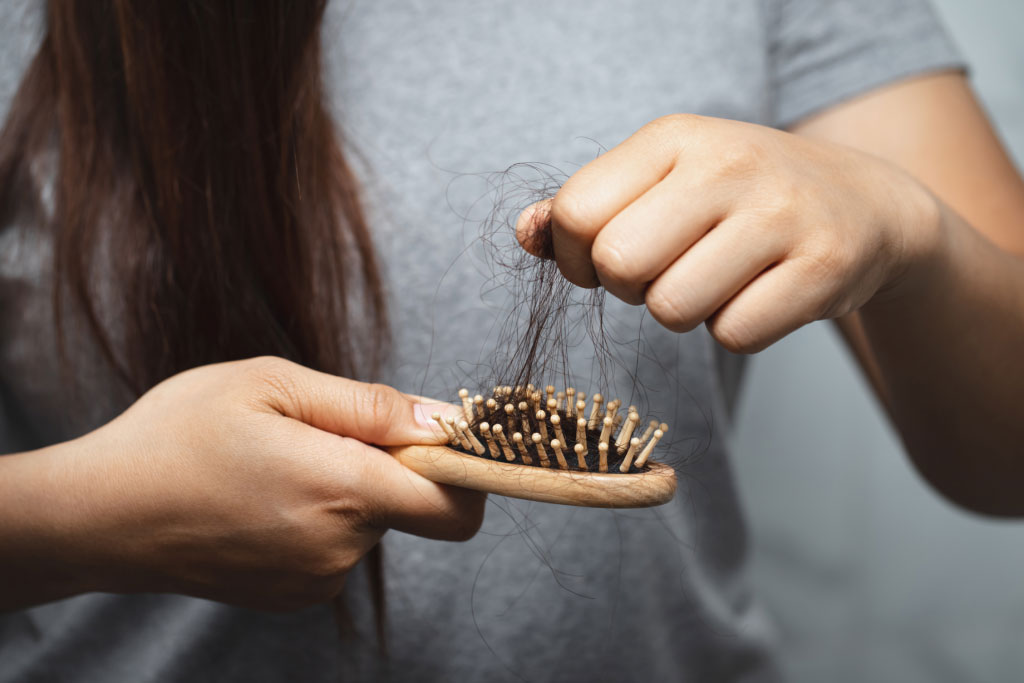 Gel giống dầu gội giúp bệnh nhân hóa trị giảm rụng tóc