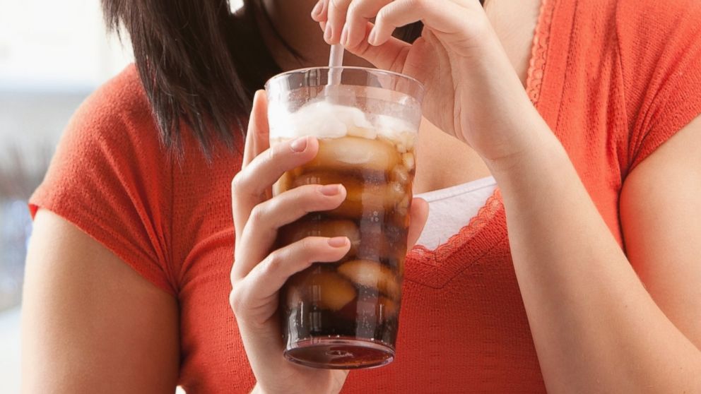 Nước ngọt có đường làm tăng nguy cơ trầm cảm ở phụ nữ