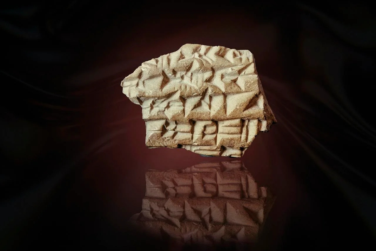 Lần đầu phát hiện văn bản chữ viết của đế chế Assyria cổ đại tại Jerusalem