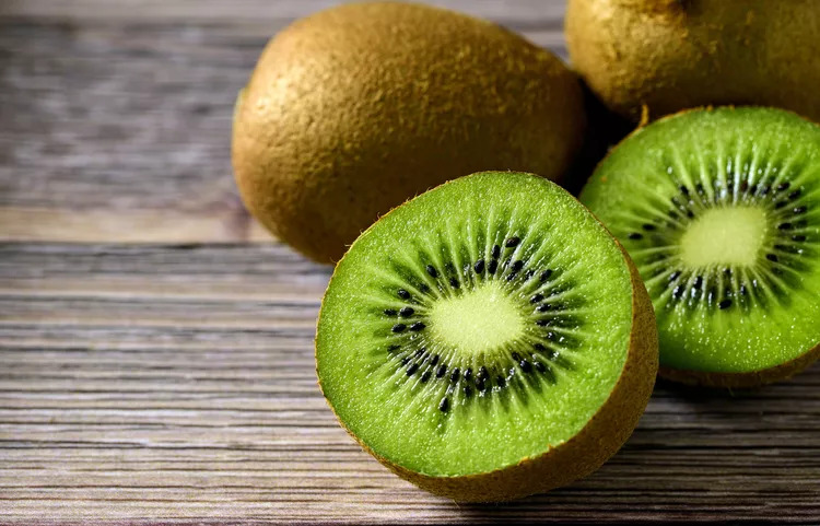 Nghiên cứu mới cho thấy kiwi xanh là thực phẩm hàng đầu trong điều trị táo bón mãn tính