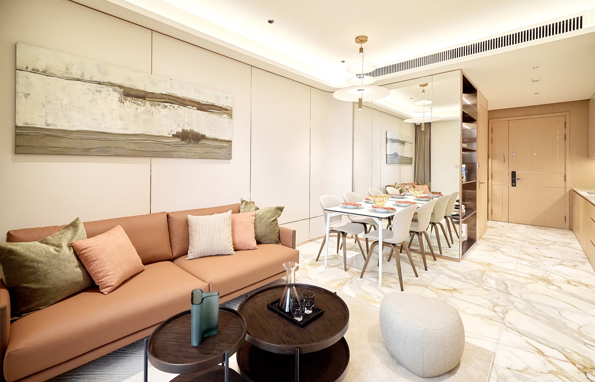 Phòng khách căn hộ mẫu 2 phòng ngủ Sun Feliza Suites. Ảnh: Ánh Dương.