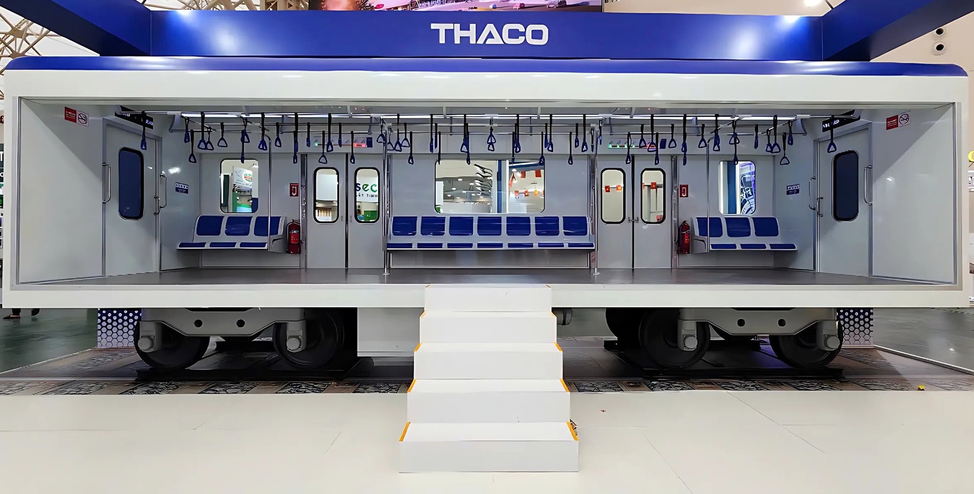 Mô hình toa tàu đô thị do THACO sản xuất được trưng bày tại Triển lãm Thành tựu phát triển kinh tế - xã hội