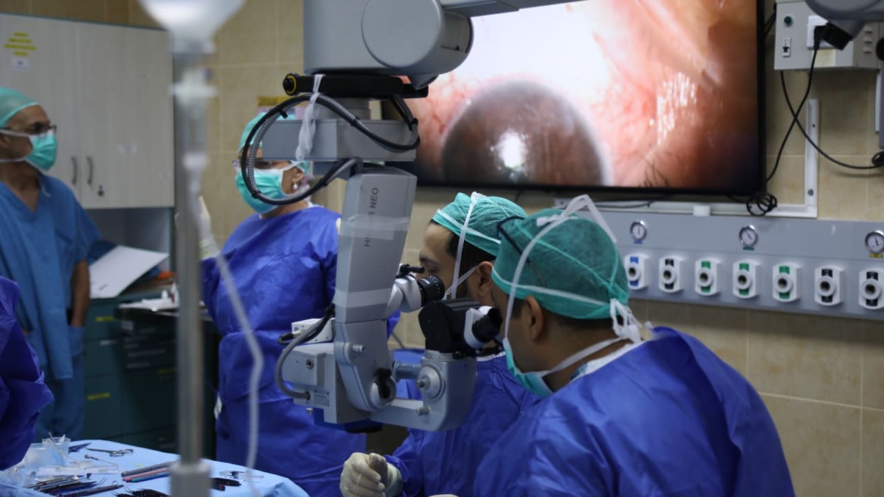 Các nhà khoa học lần đầu cấy ghép thành công giác mạc in 3D cho người