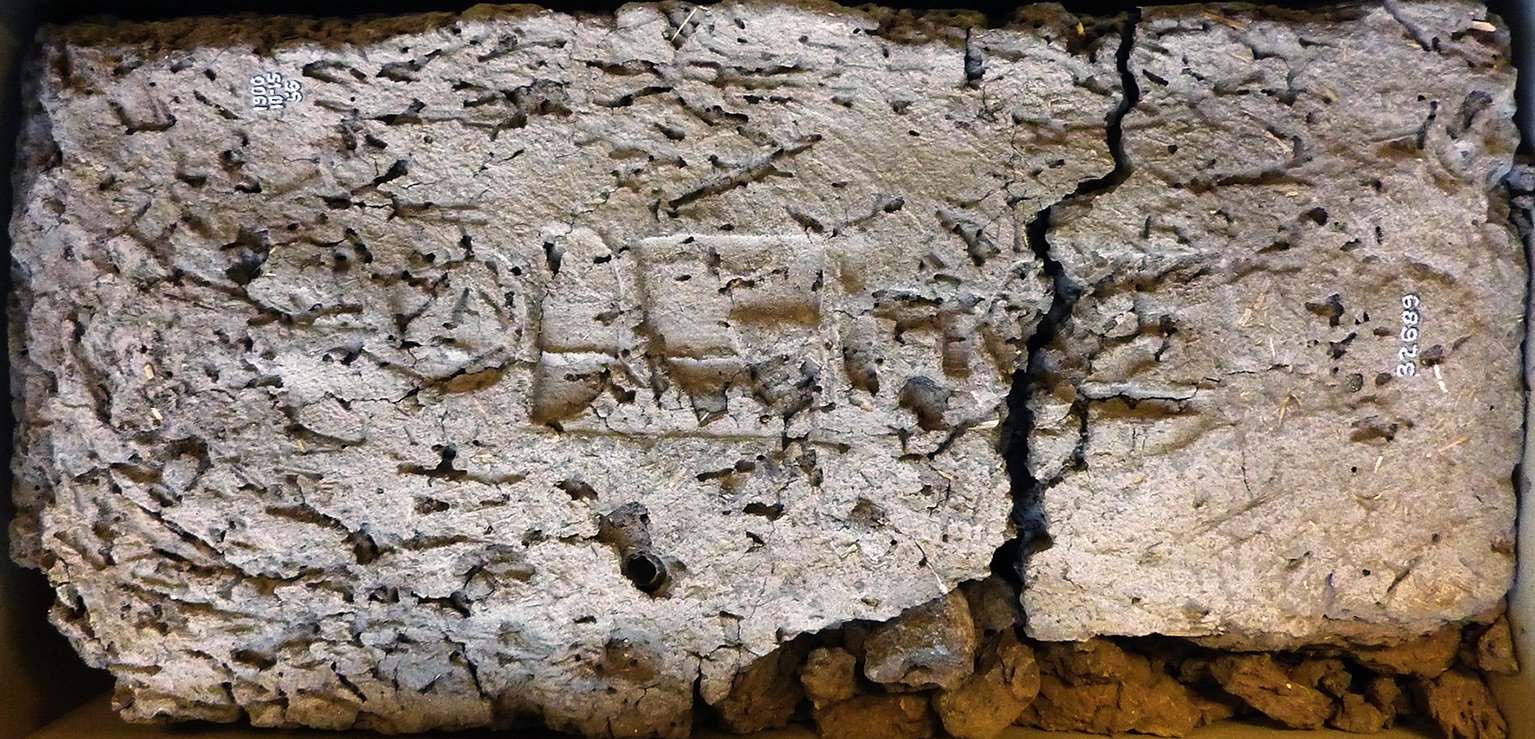 Khối gạch bùn từ Đền thờ Pharaoh Ahmose ở Abydos đã làm thay đổi hiểu biết về lịch sử Ai Cập cổ.