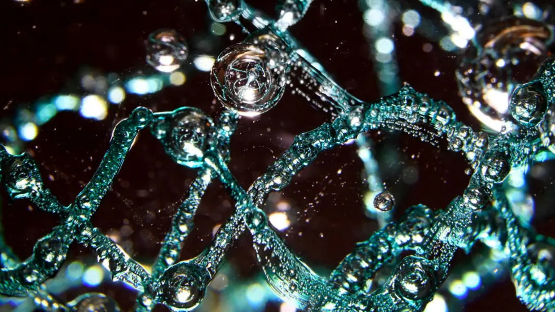 Phát hiện vật chất lai kỳ lạ kết hợp đặc tính của chất lỏng và chất rắn