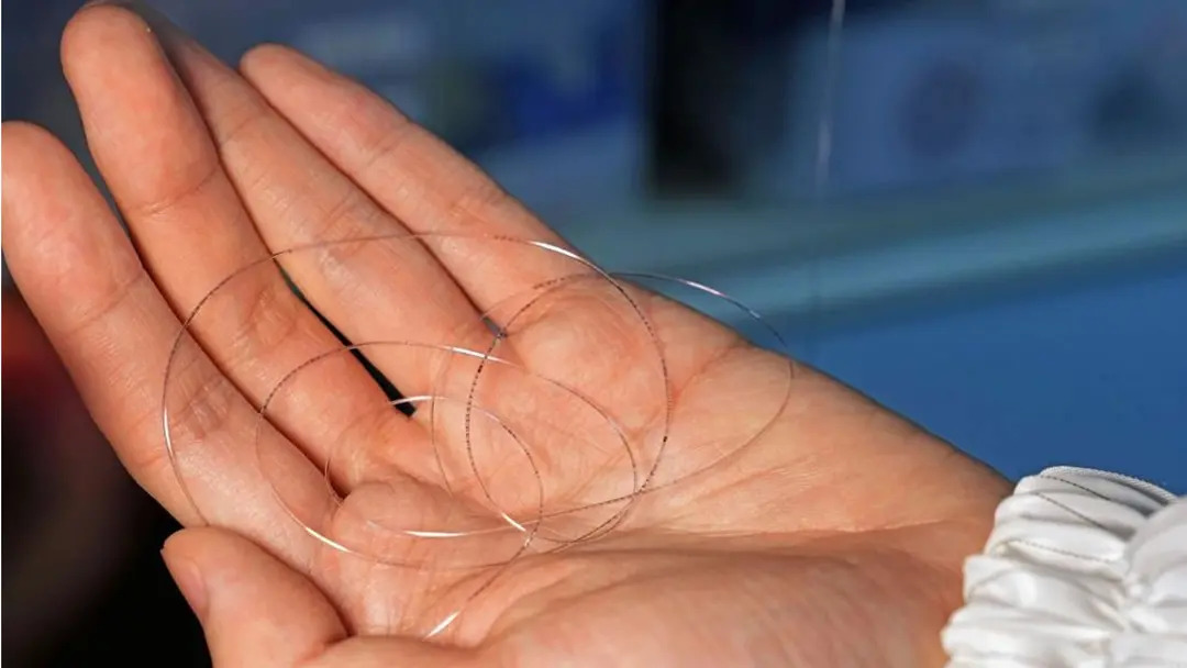 Trung Quốc ra mắt công nghệ chip dạng sợi, mỏng như sợi tóc nhưng chịu được xe tải 15,6 tấn