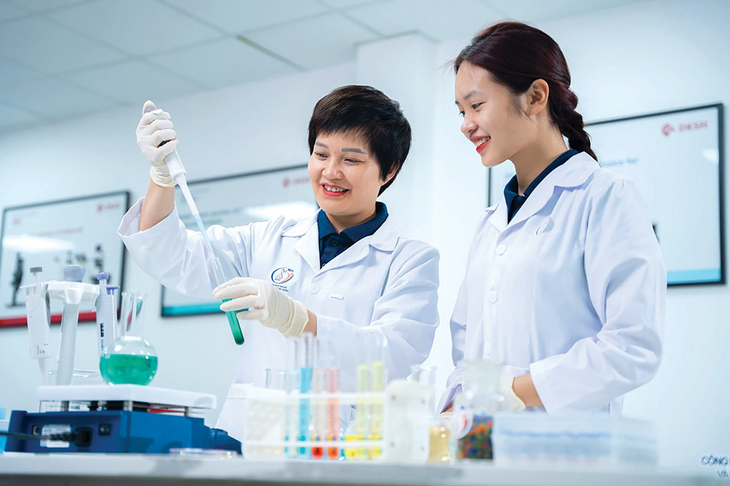 PGS.TS Ngô Thị Thúy Hường, người “gieo mầm xanh từ những điều nhỏ bé”