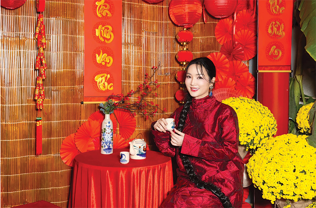 Hoa hậu Giáng My trang hoàng biệt thự ngập sắc đỏ và vàng đón Tết.