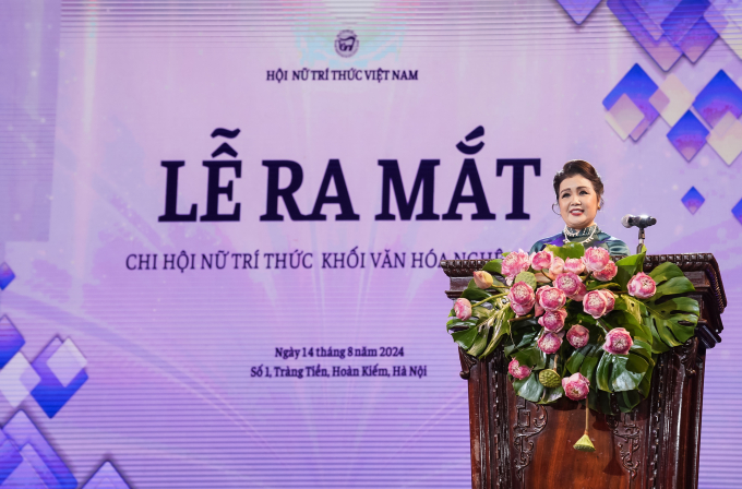 NSND Lệ Ngọc, Chi hội Trưởng Chi hội Nữ trí thức Khối VHNT phát biểu tại lễ ra mắt
