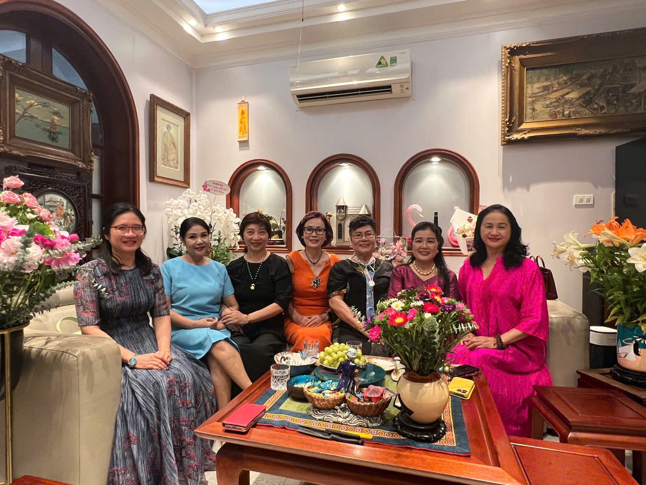 Ban lãnh đạo Chi hội Nữ trí thức Khối VHNT