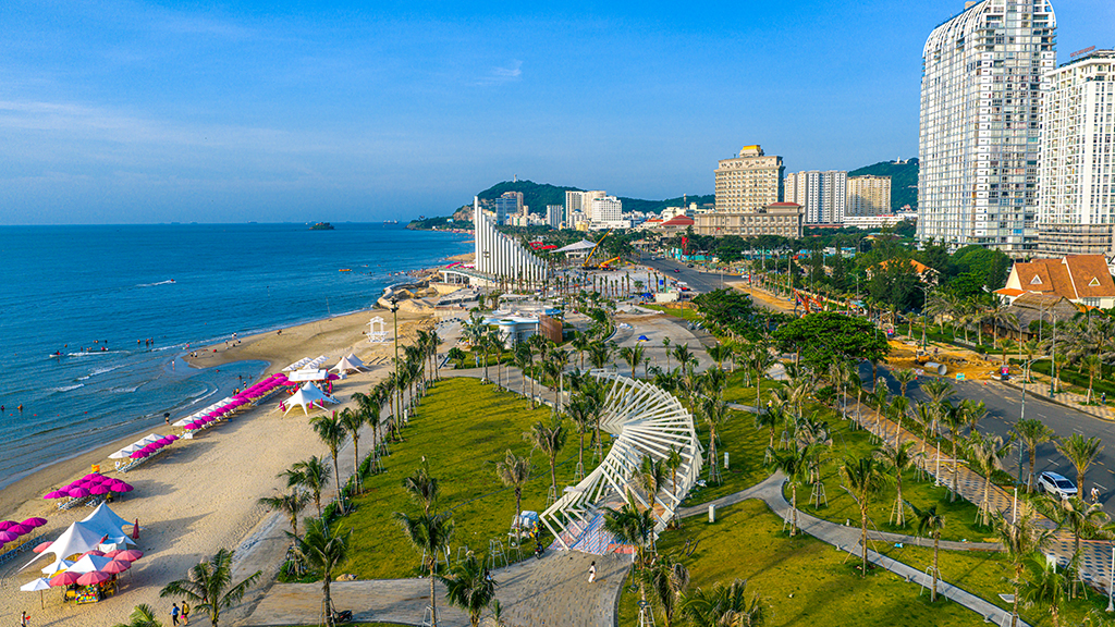 Bãi Sau là điểm phải đến tại Vũng Tàu. Anh: Minh Tú