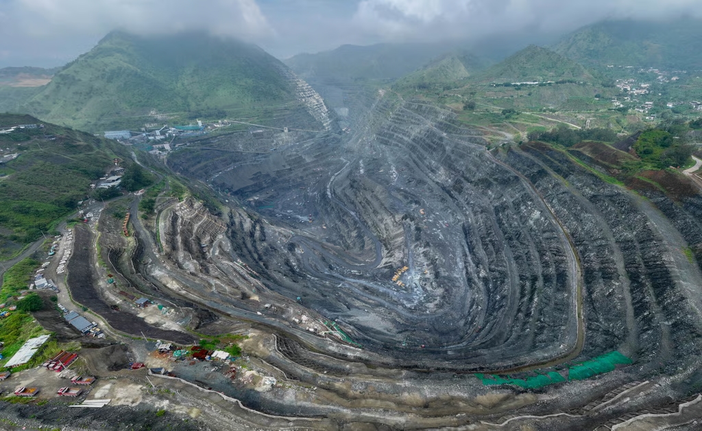 Hình ảnh một mỏ quặng sắt tại tỉnh Tứ Xuyên, tây nam Trung Quốc (Ảnh: Xinhua)