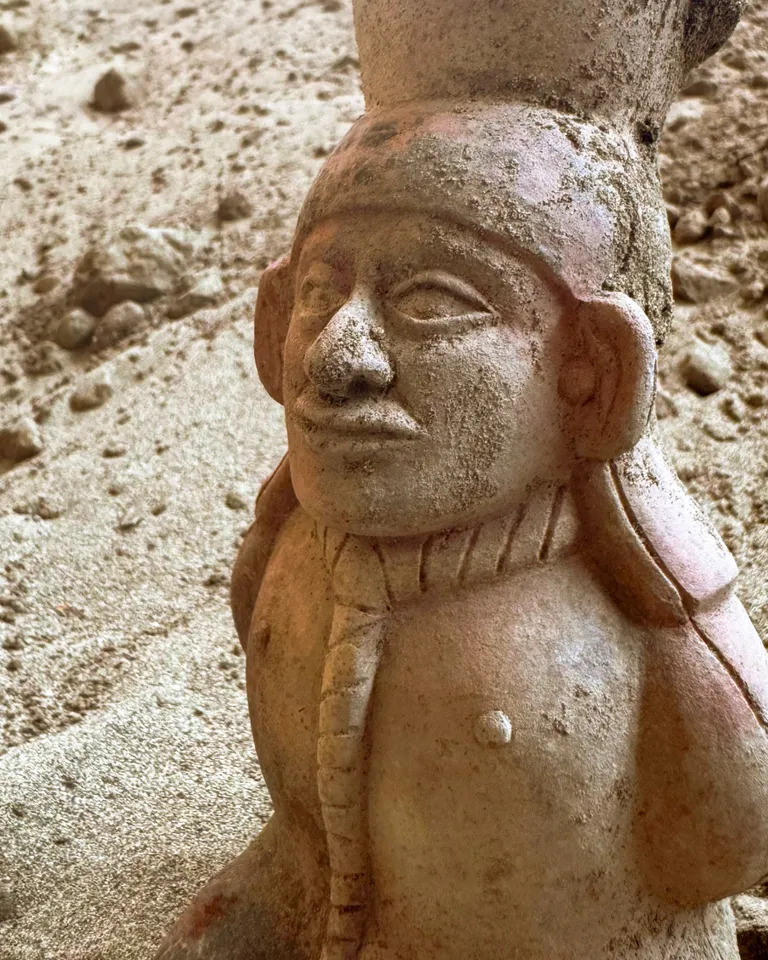 Bức tượng gốm mô tả hình ảnh tù nhân bị hiến tế (Ảnh: Huacas de Moche Archaeological Project - UNT)