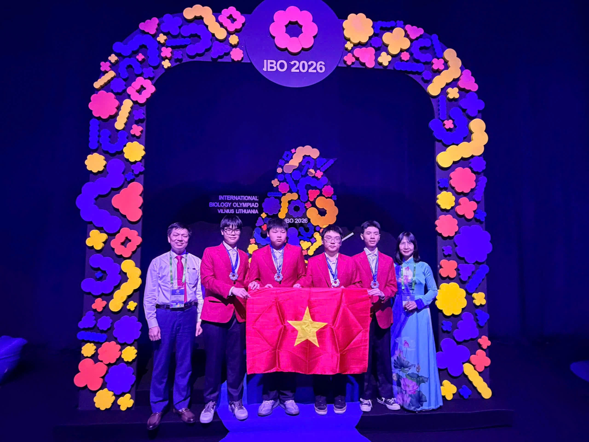 Đội tuyển Việt Nam dự Olympic quốc tế Sinh học. Ảnh: Bộ GD-ĐT