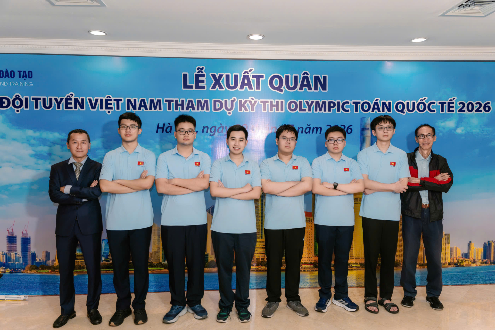 Đội tuyển Việt Nam trong lễ xuất quân. Ảnh: Bộ GD-ĐT