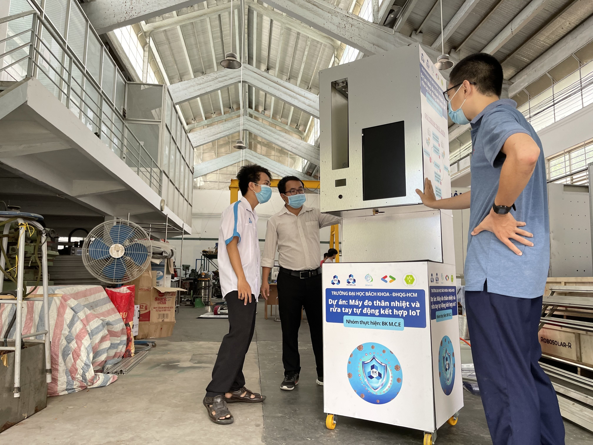 Trong phòng thí nghiệm của trường Đại học Bách khoa TP.HCM