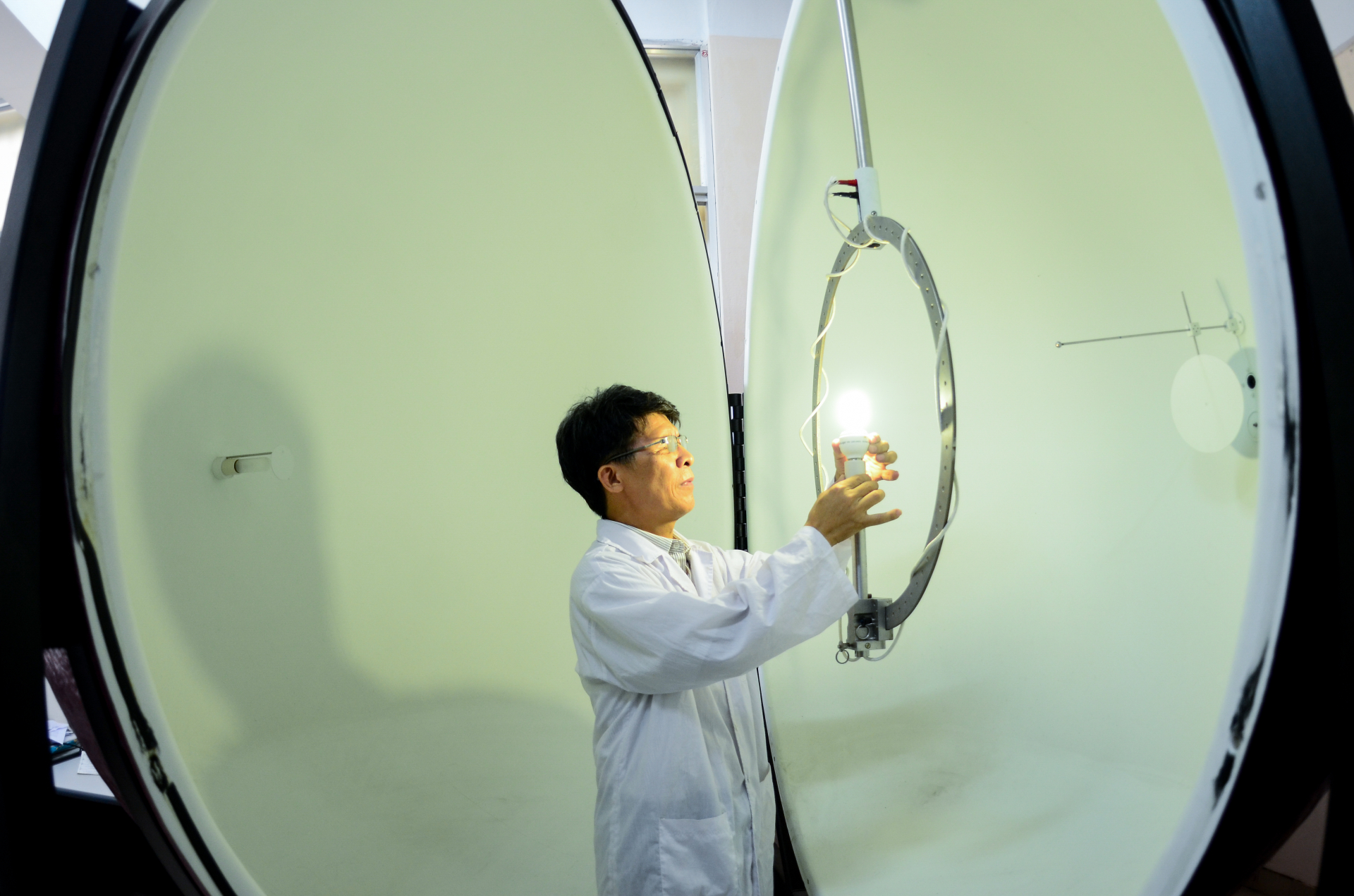 Trong phòng thí nghiệm Đại học Bách khoa Hà Nội