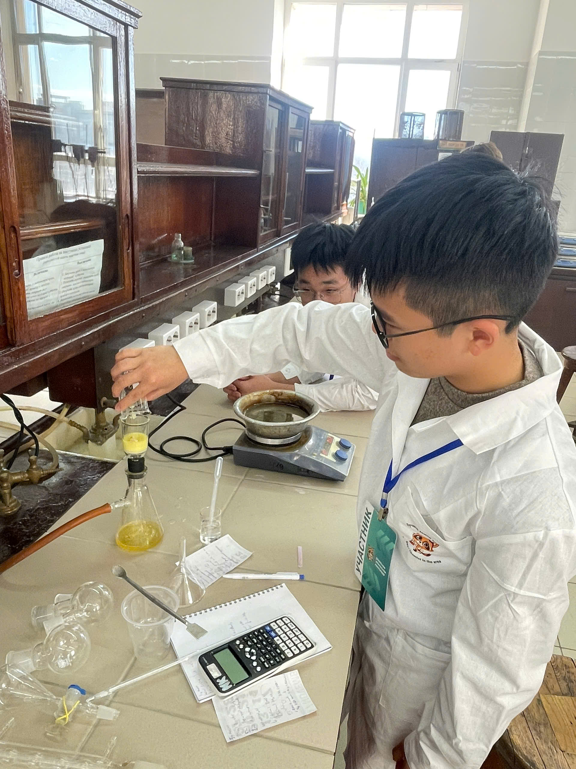 Học sinh trường phổ thông liên cấp Olympia (HN) trong một buổi thực hành