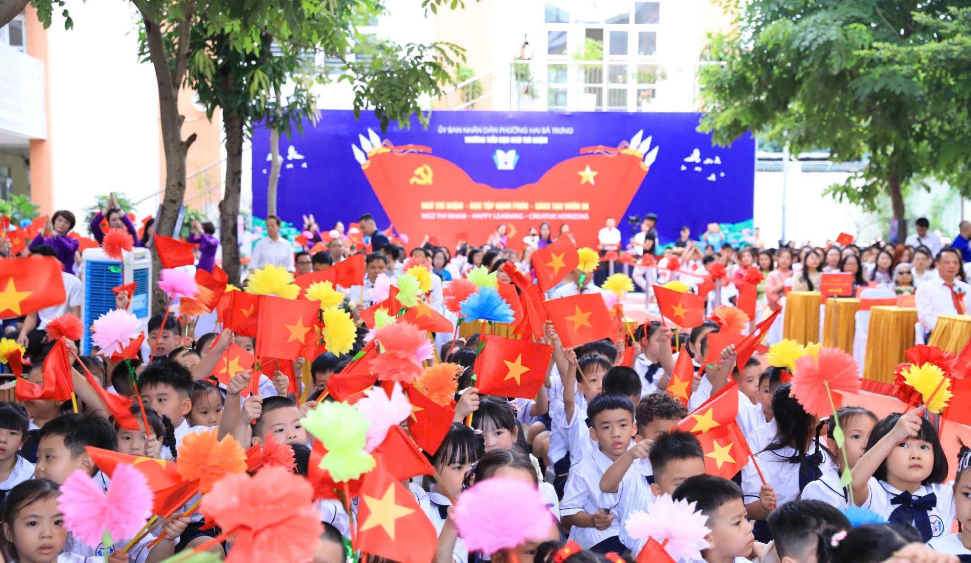 Không khí tưng bừng trong lễ khai giảng năm học mới tại Hà Nội
