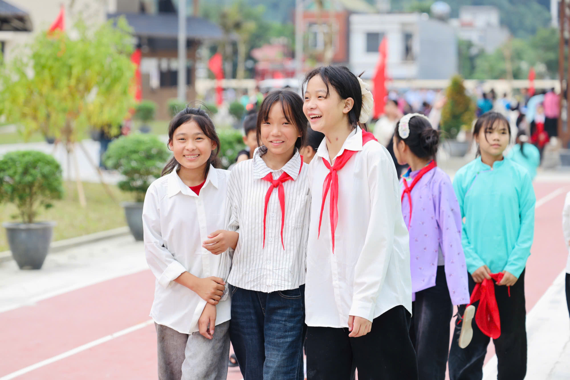 Từ năm học 2026-2026, Bộ Giáo dục và Đào tạo yêu cầu cắt giảm các cuộc thi, hồ sơ sổ sách, hội họp không cần thiết trong các cơ sở giáo dục