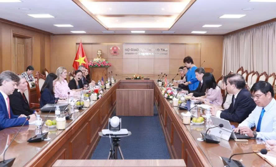 Buổi làm việc với phái đoàn Hoa Kỳ tại Bộ Giáo dục và Đào tạo