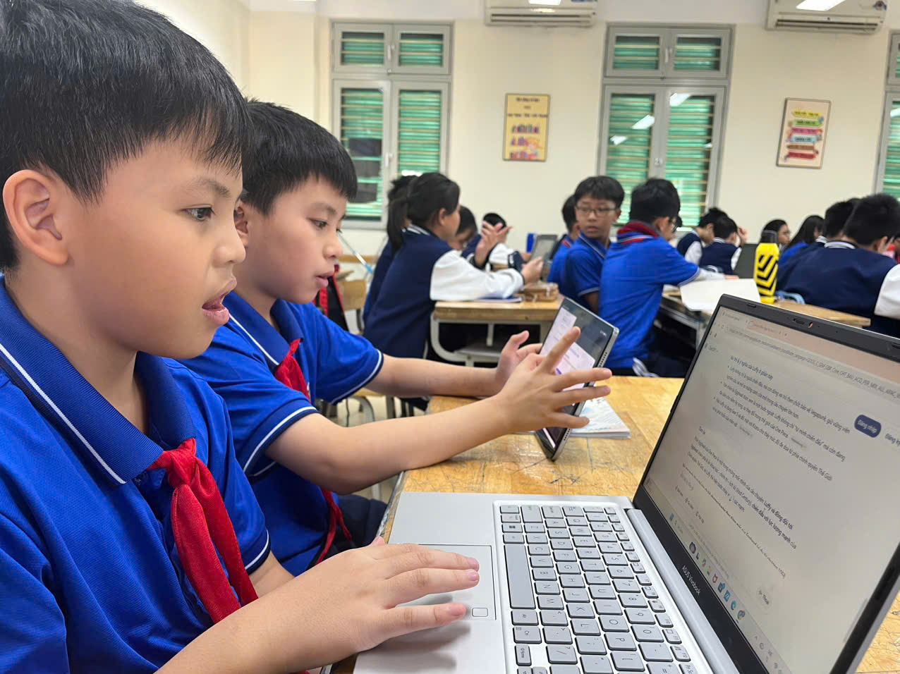 Học sinh trường THCS Trưng Vương (Hà Nội) thực hành trong tiết học AI được thừ nghiệm dạy trong năm học trước. Ảnh: Vĩnh Hà