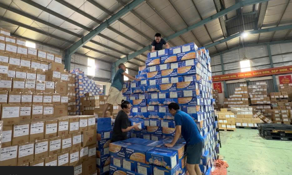 Sách được tập kết để chuyển về các địa phương trong các ngày 14-15/9