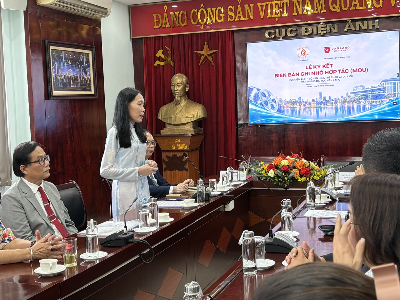 Bà Trần Thị Mỹ Diệu- Hiệu trưởng trường Đại học Văn Lang bày tỏ mong muốn có một môi trường học tập cho sinh viên vượt ra ngoài không gian giảng đường