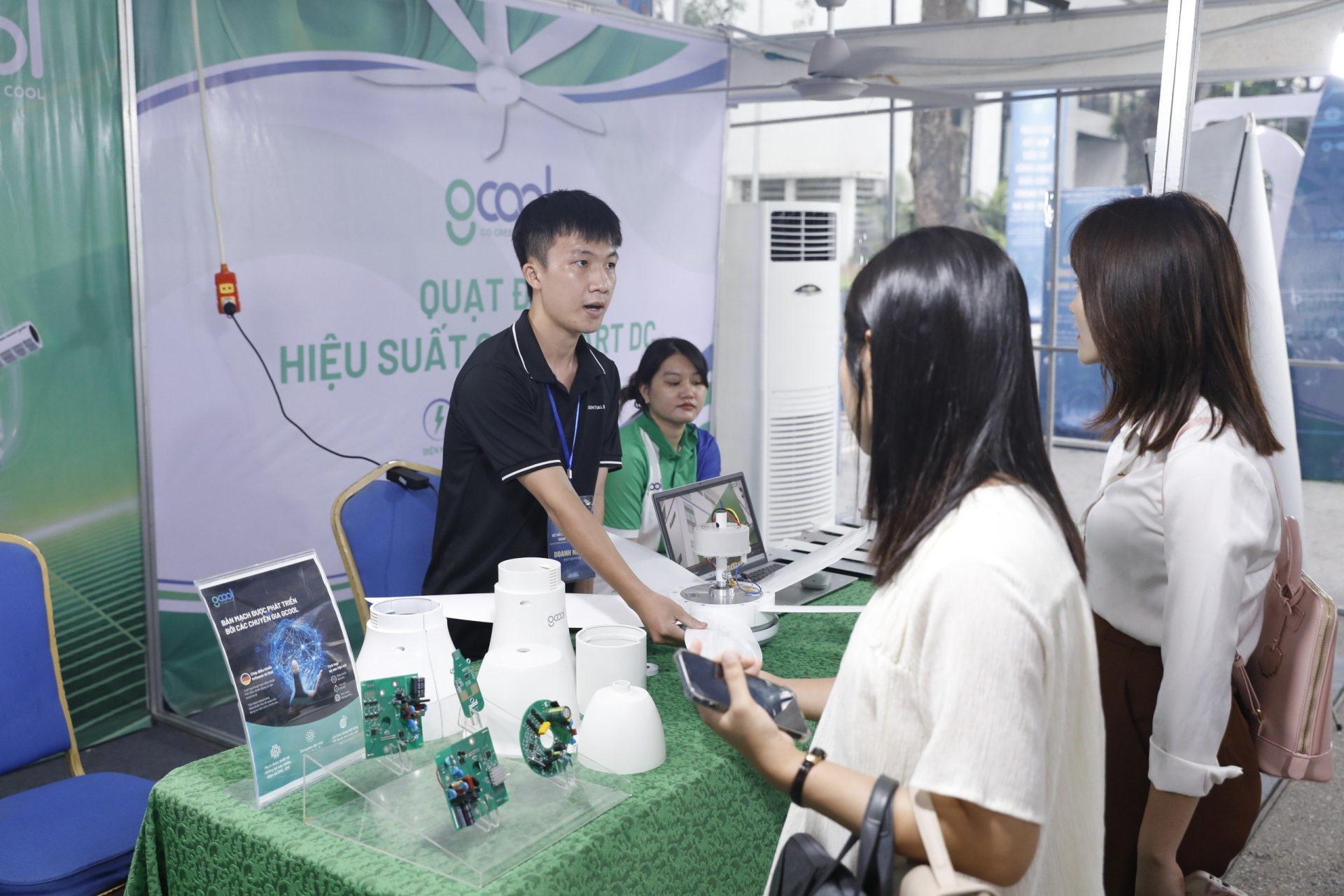 Trưng bày sản phẩm nghiên cứu khoa học