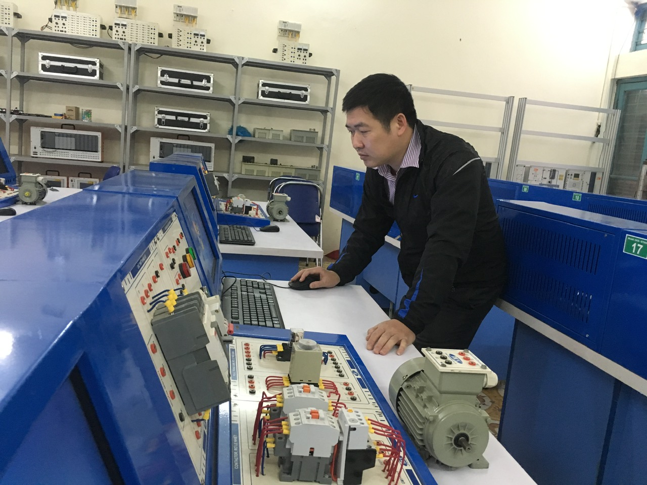 Cơ sở dạy nghề phải có phòng học lý thuyết và thực hành