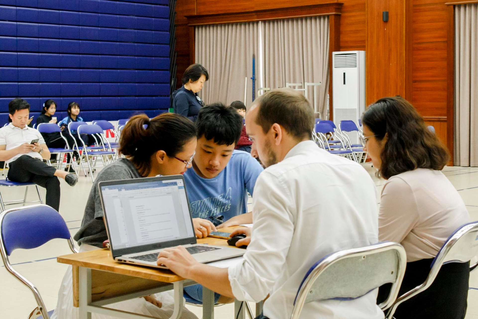 Gặp gỡ phụ huynh và học sinh theo hình thức 1-1 thay thế cho việc tổ chức họp phụ huynh cả lớp được một số nhà trường áp dụng