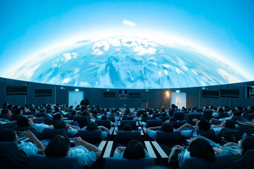 Nhà chiếu hình vũ trụ Phenikaa với mái vòm đường kính 16m phục vụ phần thi Planetarium Examination tại IOAA 2026. Ảnh: BTC