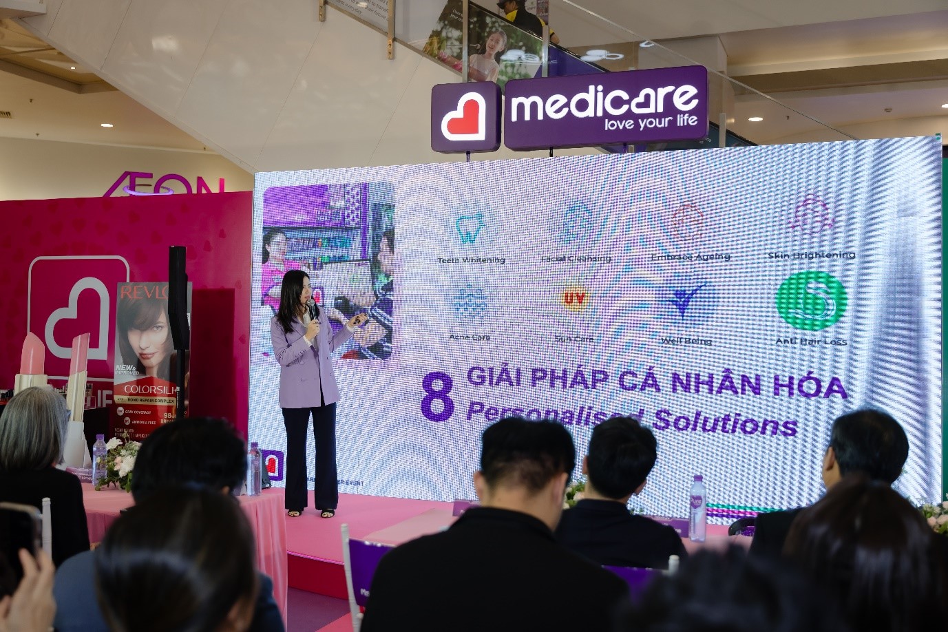 Bà Mai Nguyễn, Trưởng phòng Tiếp thị, Thương hiệu và Truyền thông MEDiCARE, giới thiệu định hướng cá nhân hóa trải nghiệm khách hàng.
