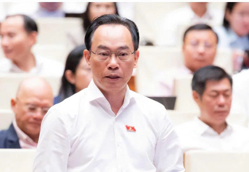 Bộ trưởng Bộ Giáo dục và Đào tạo Hoàng Minh Sơn giải trình trước Quốc hội