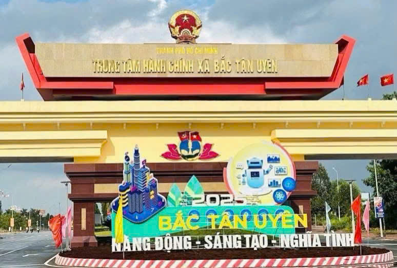 Xã Bắc Tân Uyên mới được thành lập trên cơ sở nhập toàn bộ diện tích tự nhiên và quy mô dân số của các xã Đất Cuốc, Tân Định và thị trấn Tân Thành thuộc huyện Bắc Tân Uyên (cũ).