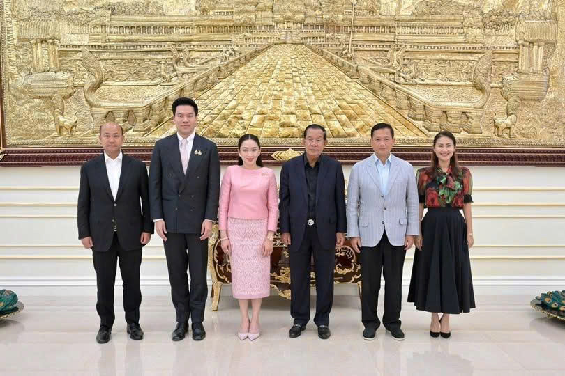 Thủ tướng Thái Lan bị đình chỉ chức vụ để phục vụ công tác điều tra