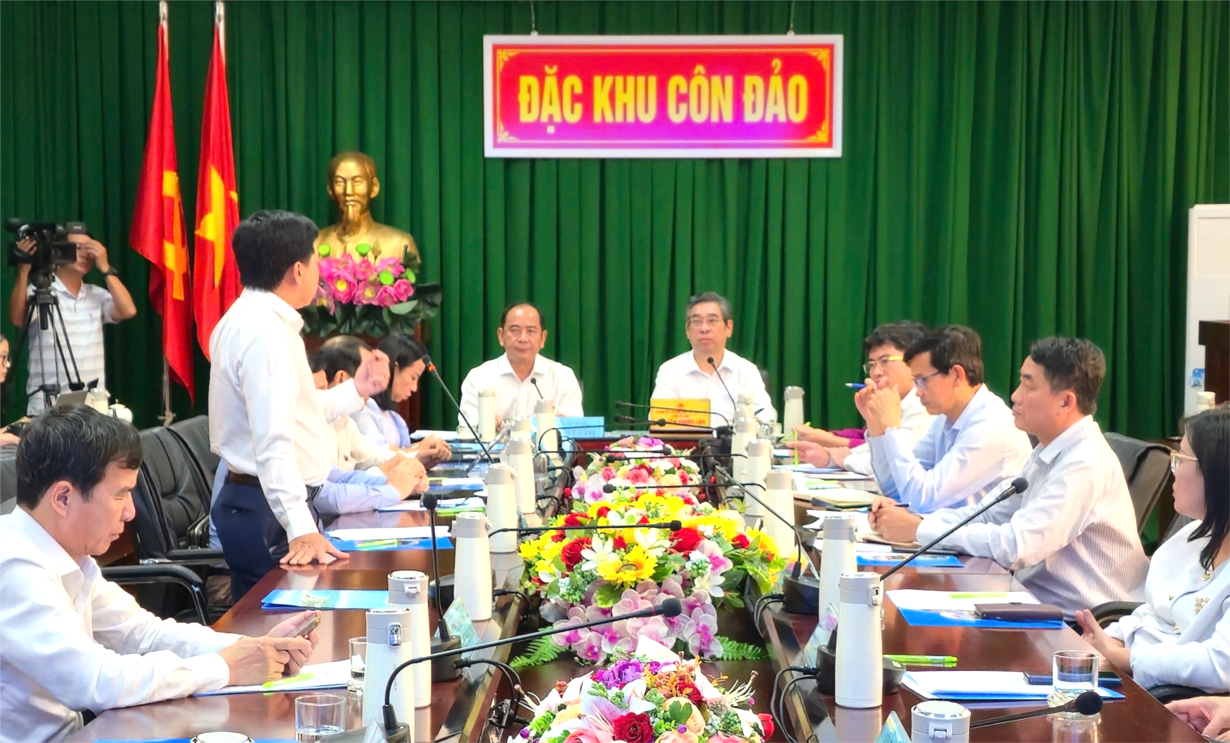 Dưới sự chủ trì của Phó Bí thư Thành ủy TP.HCM Nguyễn Phước Lộc, các chuyên gia y tế đề xuất giải pháp trước mắt và lâu dài giúp nâng cao năng lực y tế tại đặc khu Côn Đảo, ngày 16/7/2025. Ảnh: Sở Y tế TP.HCM