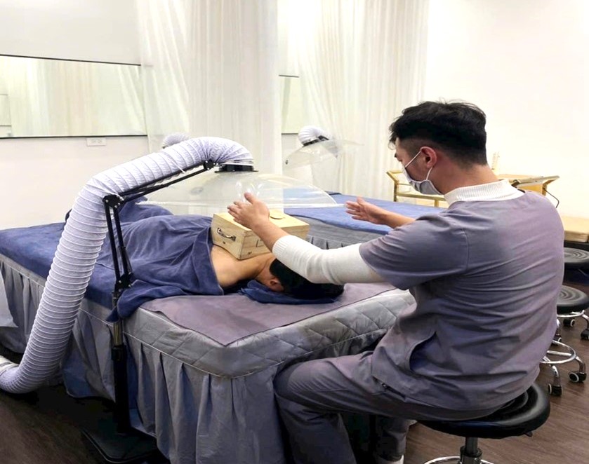 Tú trong giờ làm việc tại trung tâm y khoa