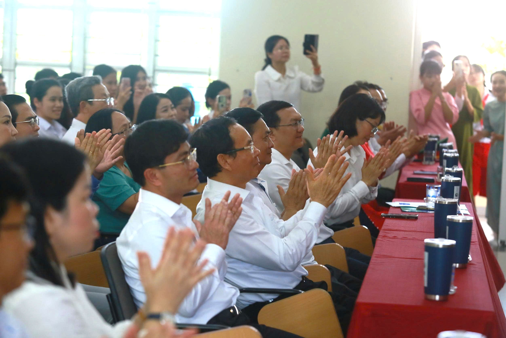 Nguyên Phó Chủ tịch nước Trương Mỹ Hoa cùng lãnh đạo TP.HCM tri ân người có công tại đặc khu Côn Đảo