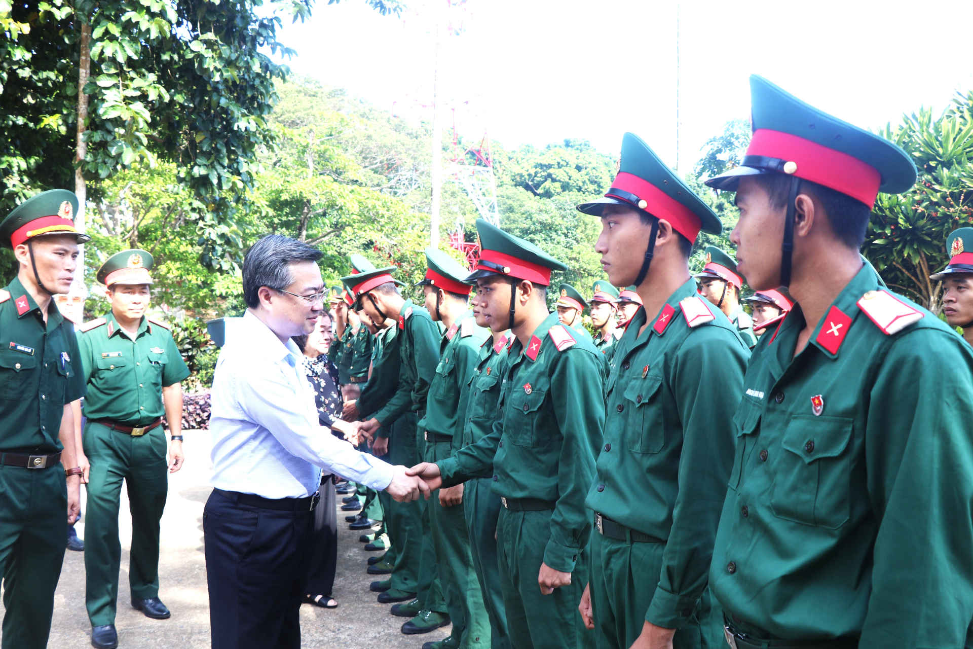 Nguyên Phó Chủ tịch nước Trương Mỹ Hoa cùng lãnh đạo TP.HCM tri ân người có công tại đặc khu Côn Đảo