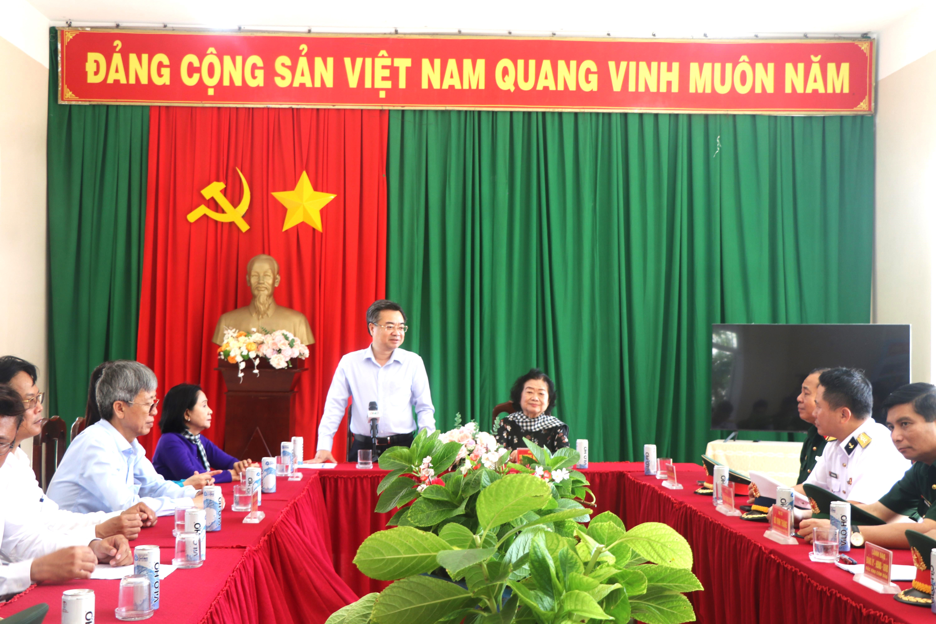 Nguyên Phó Chủ tịch nước Trương Mỹ Hoa cùng lãnh đạo TP.HCM tri ân người có công tại đặc khu Côn Đảo