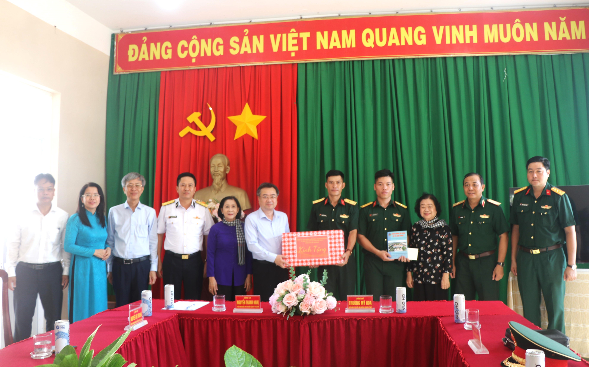 Nguyên Phó Chủ tịch nước Trương Mỹ Hoa cùng lãnh đạo TP.HCM tri ân người có công tại đặc khu Côn Đảo
