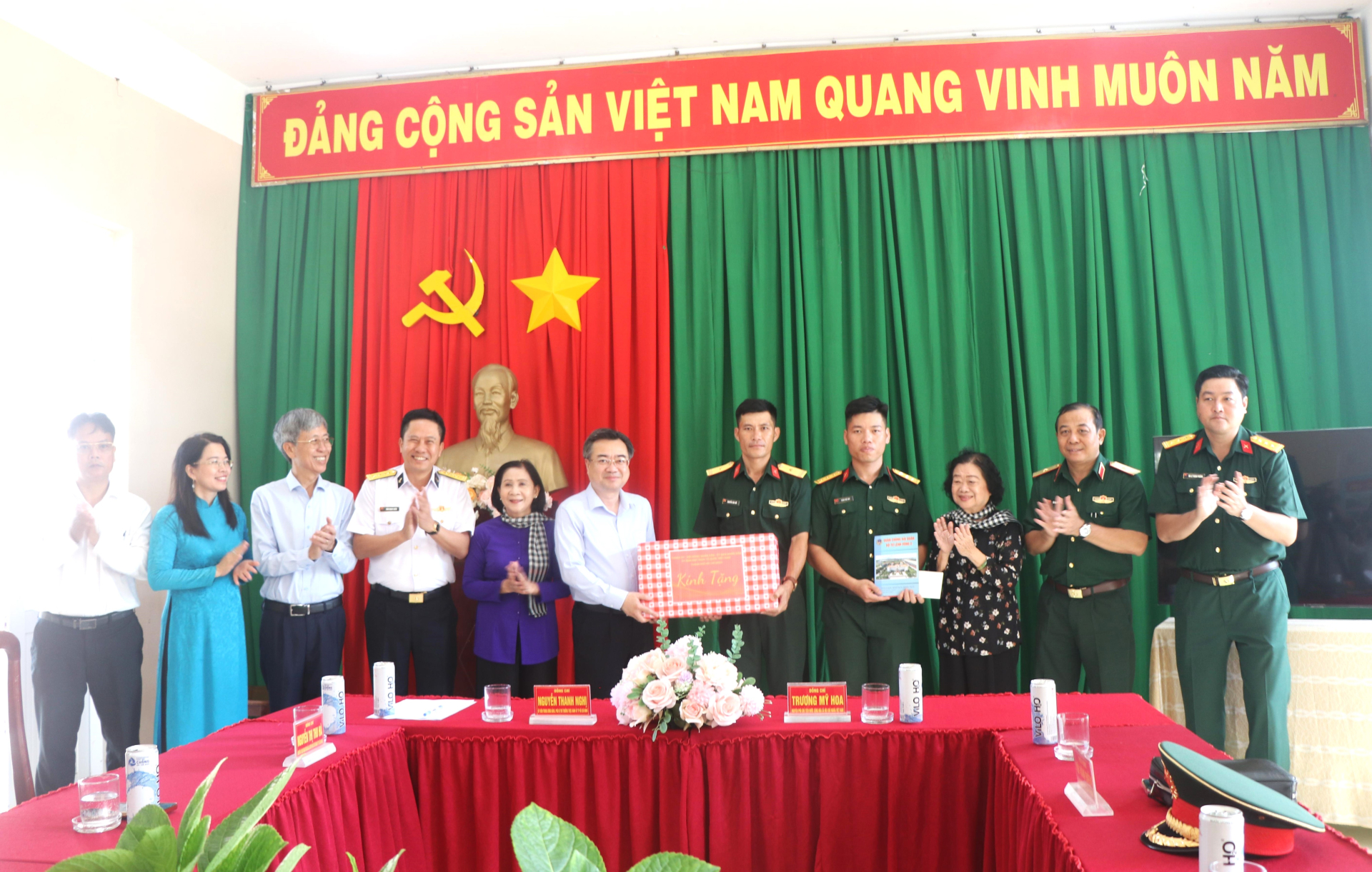 Nguyên Phó Chủ tịch nước Trương Mỹ Hoa cùng lãnh đạo TP.HCM tri ân người có công tại đặc khu Côn Đảo