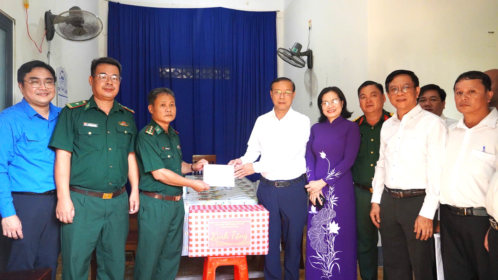 Nguyên Phó Chủ tịch nước Trương Mỹ Hoa cùng lãnh đạo TP.HCM tri ân người có công tại đặc khu Côn Đảo