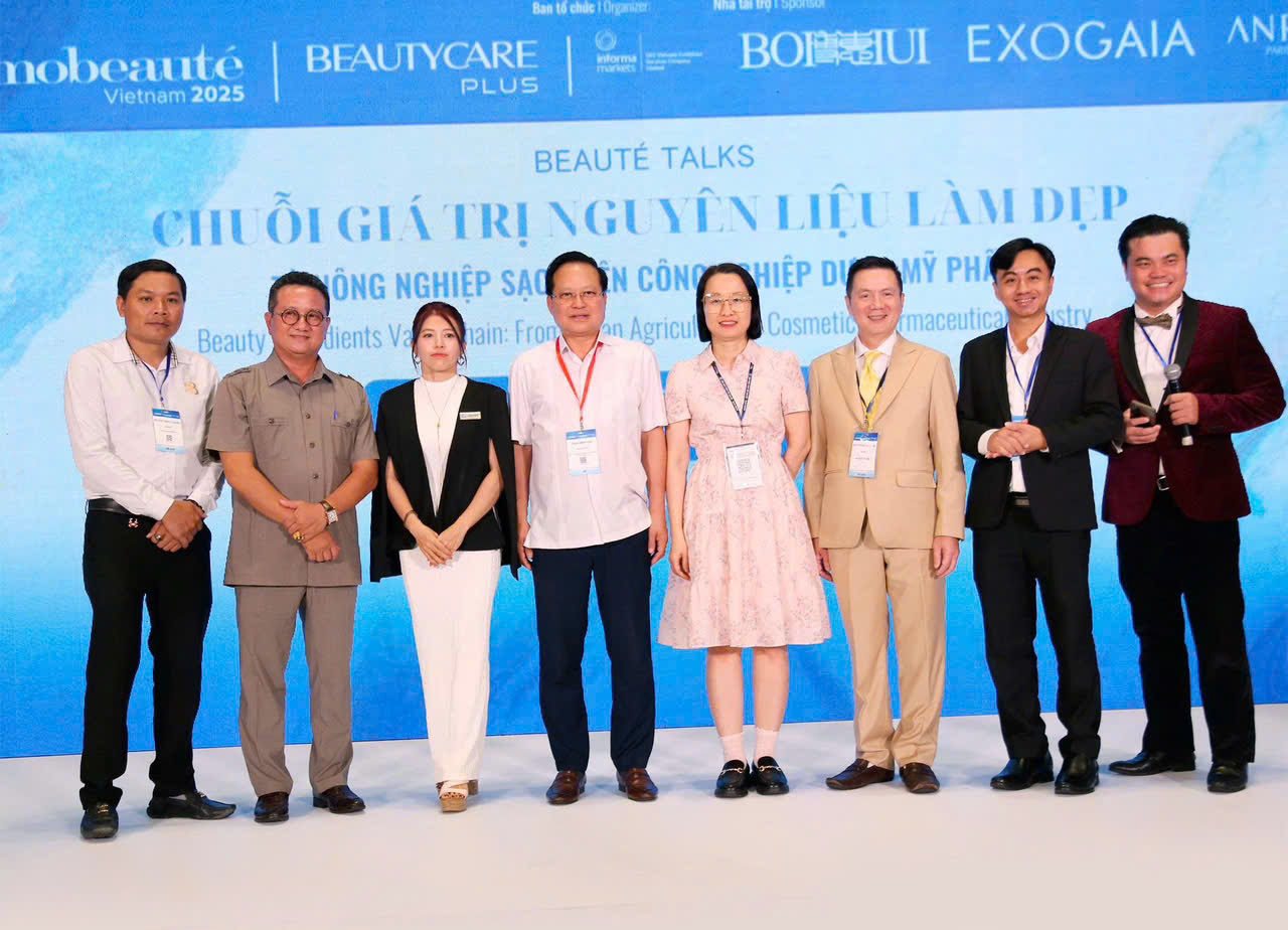 Các đại biểu, chuyên gia tham dự Hội thảo