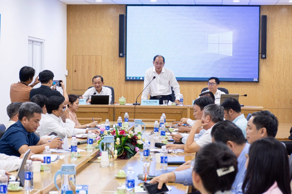 Ban Giám đốc Sở Y tế TP.HCM chủ trì hội thảo chuyên đề về các giải pháp ngăn ngừa tình trạng “cò” khám chữa bệnh, ngày 30/7/2025. Ảnh: Sở Y tế TP.HCM