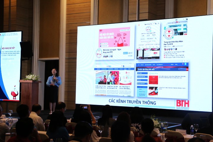TS.BS Nguyễn Phương Liên, Phó Giám đốc Bệnh viện Truyền máu Huyết học báo cáo công tác vận động và tiếp nhận máu tại TPHCM. Ảnh: Sở Y tế TP.HCM