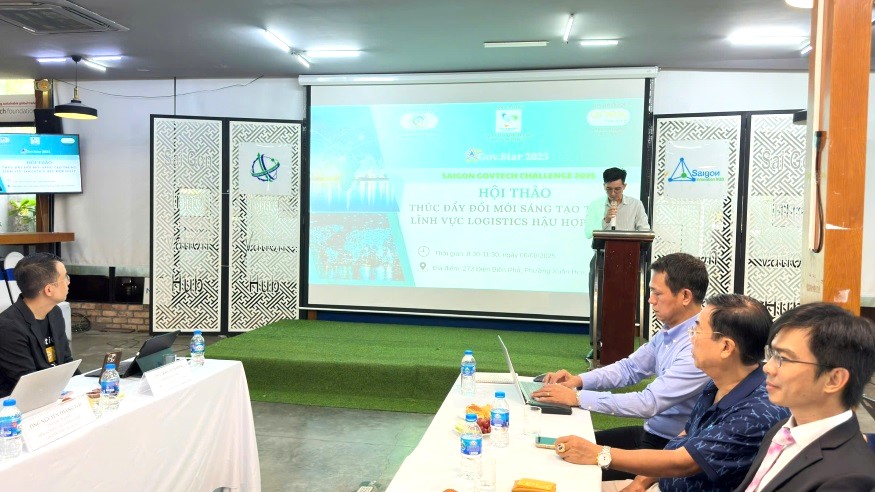 Báo cáo viên trình bày tại hội thảo. Ảnh: Lam Vân