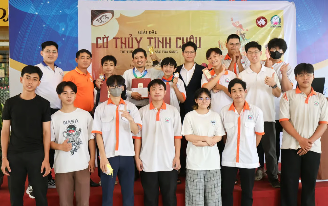 Lễ Bế mạc Giải đấu Danh Kỳ Lưu Truyền - Cờ Thủy Tinh Châu tại Trường Cao đẳng Công nghệ cao Đồng An